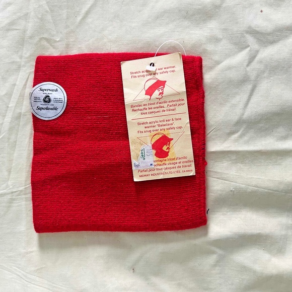 NECK WARMER, KNITTED, RED, ONE SIZE, TAGS ON, NEVER WORN - Picture 1 of 2